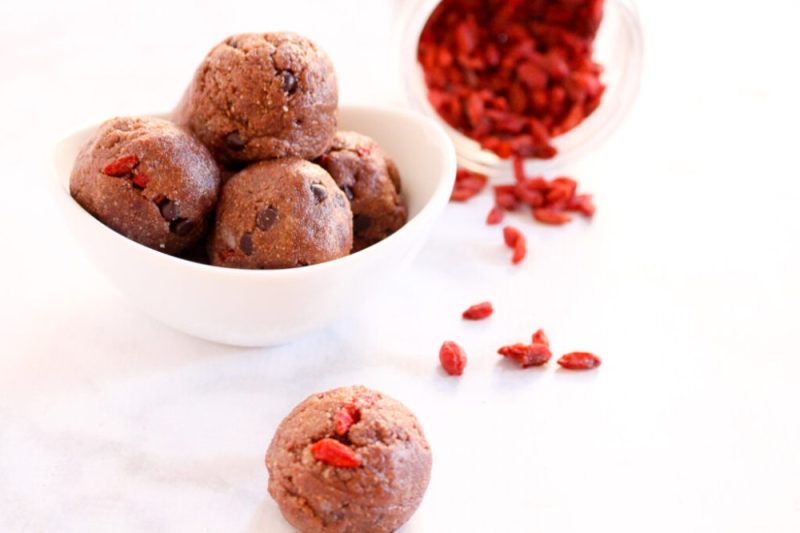 Vegan goji berry brownie bites