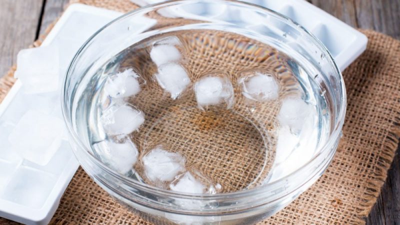 People Are Dunking Their Faces in Ice Water Online—Here’s Why