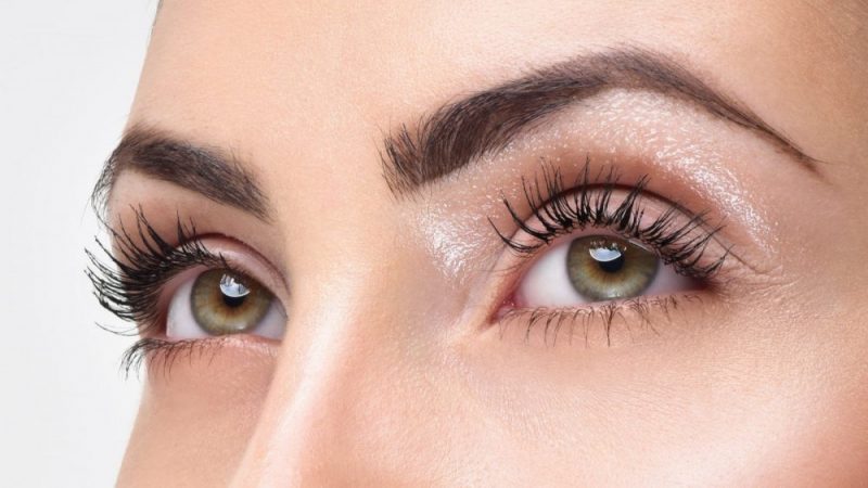 This Eyelash Hack Makes Your Natural Lashes Appear Longer