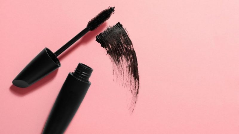 Here’s Why Your Mascara Dries Out