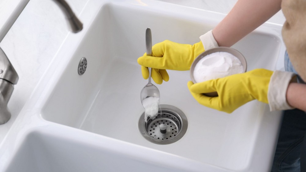 Someone puts baking soda in the sink to clean