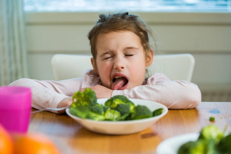 Dietitian breaks down how struggling parents can get picky kids to eat healthy